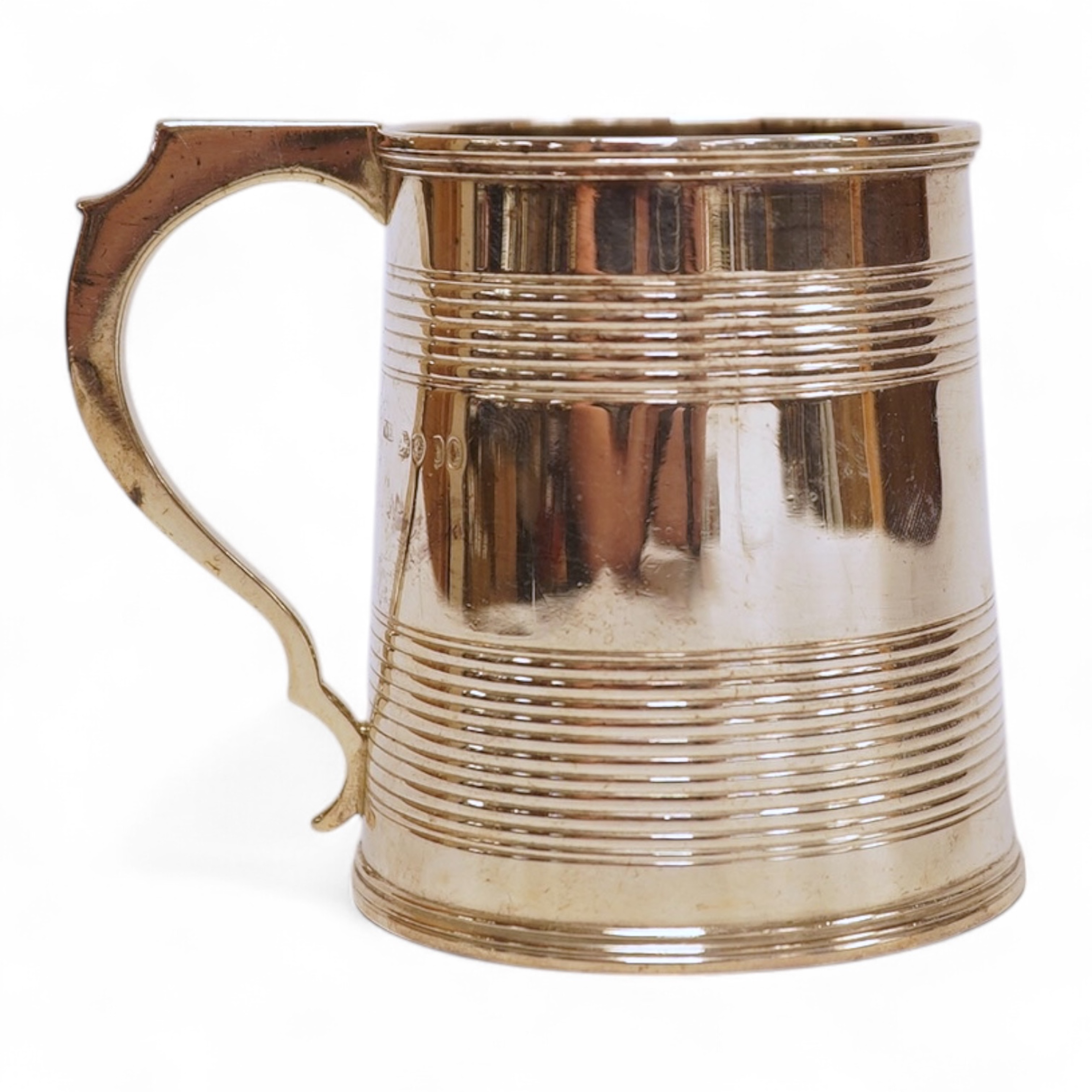A William IV reeded silver christening mug, William Knight II, London, 1834, height 81mm, 4.7oz.